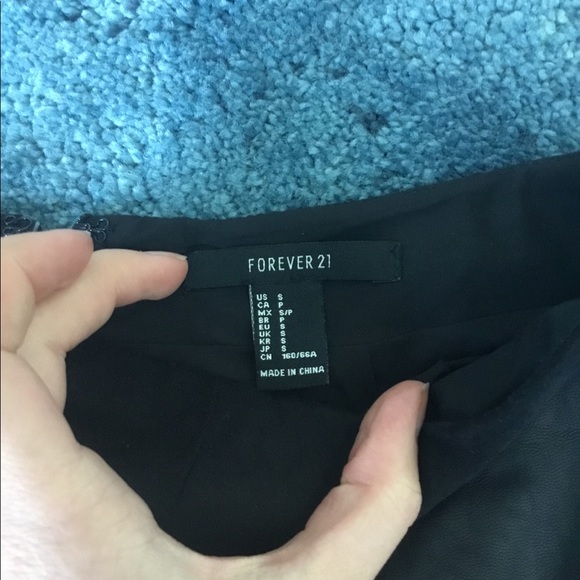 Asymmetric suede and faux leather A line skirt - Picture 4 of 4